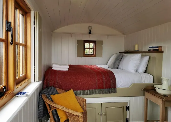 Lough Mardal Eco Glamping *